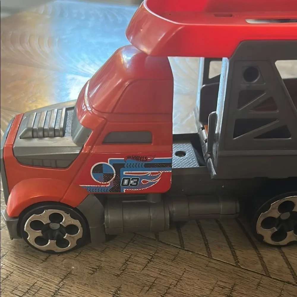 🏎️ Hot🔥Wheels 🛞 🏎️ truck carrier. 2 pieces. Toy Truck 🛻 🛻